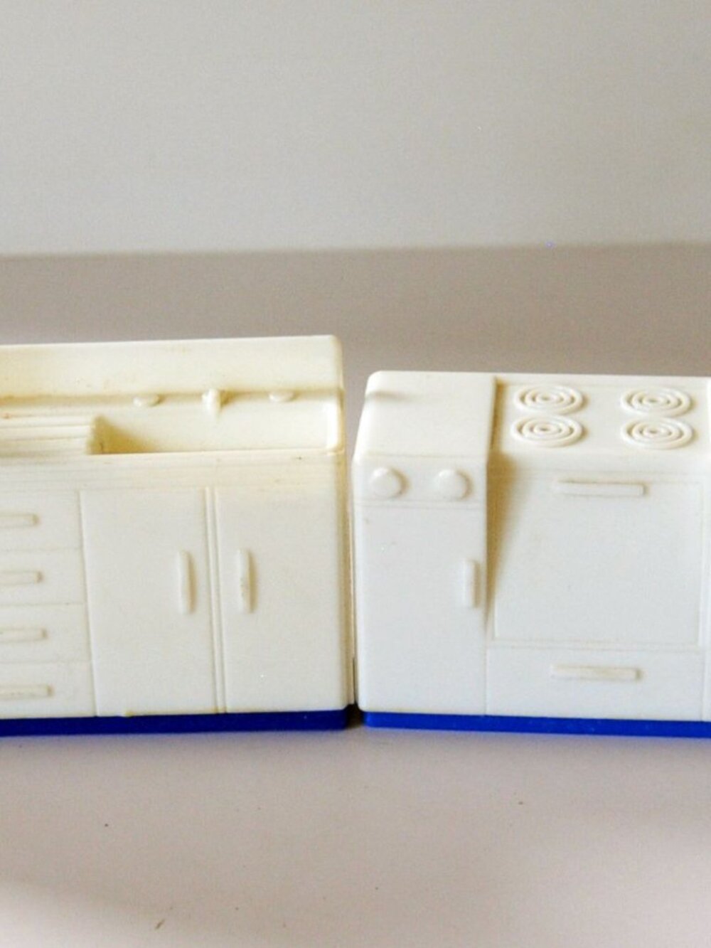 Lot 4 Piece Vintage Plasco Toy White/blue  Kitchen Dollhouse Furniture USA